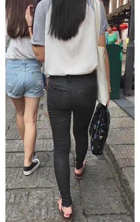 黑色牛仔裤紧身小妹