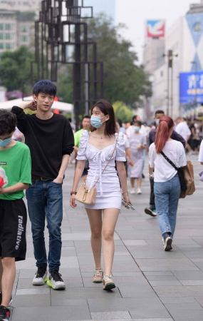 漂亮气质的白裙女友