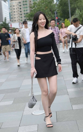 聪慧的眼神和大长腿是点睛之处，通体显气质240227-5-62 15P