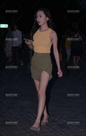 夜拍之健步如飞的美貌大长腿