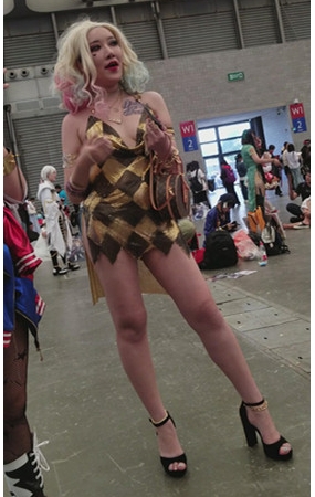 性感的吊带裙coplay妹子