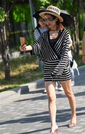 穿斑马裙的美女性感活波可爱-12P