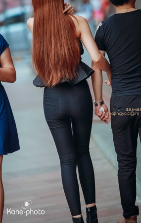 苗条的抹胸紧身长腿