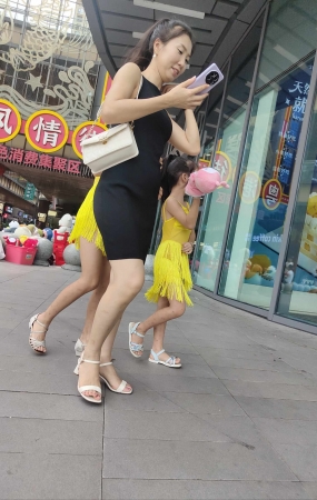 极品黑色短裙高跟辣妈