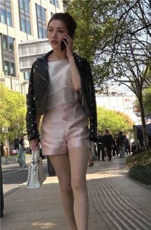 4K – 街拍肉丝凉高女子 [1.05 GB/MP4]