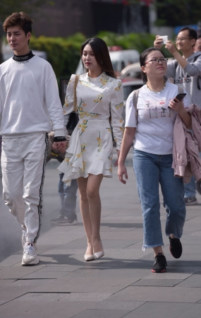 白裙女友