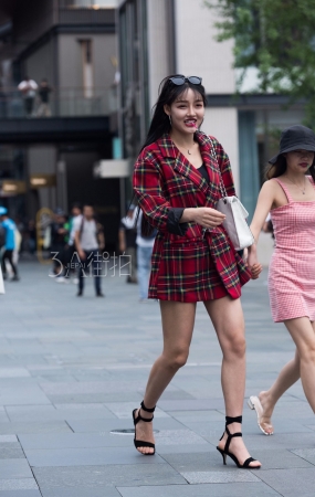 636-吃着棒棒糖的小姐姐-11P