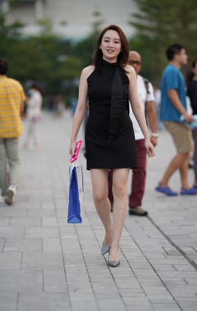 细腰长裙