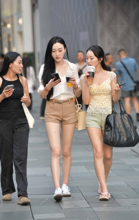 这样的热裤女生、谁不爱呢？