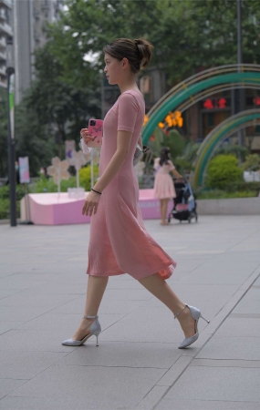 一始街拍作品 长裙美女