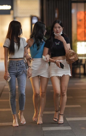 三人行 必有美腿
