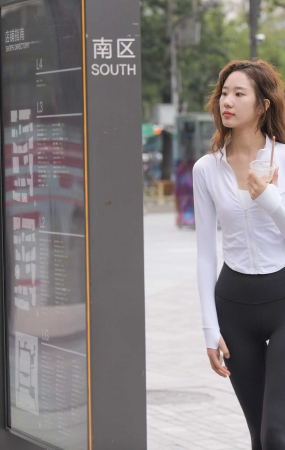 黑色瑜伽裤运动系高挑美女