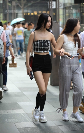 热裤小妹