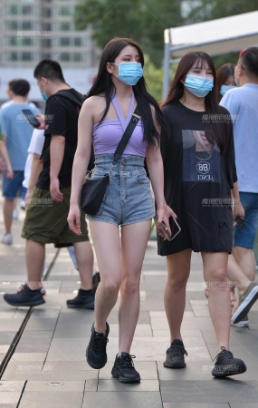 性感迷人的热裤Y Y 女孩