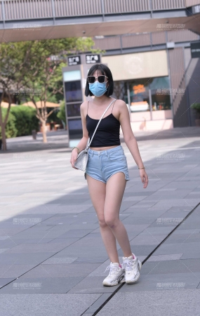 搭讪小背心热裤小姐姐
