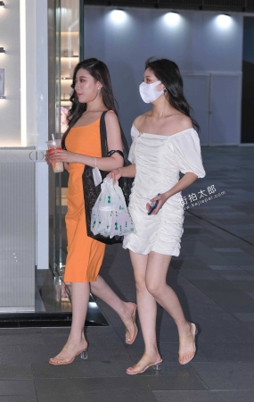 橙白闺蜜 21-09-03-34P