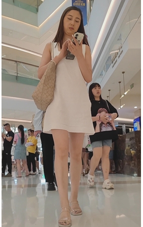 白裙美女