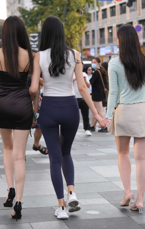 紧身裤VS美腿，美女要炸街了~