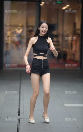 人群中养眼的长腿闺蜜