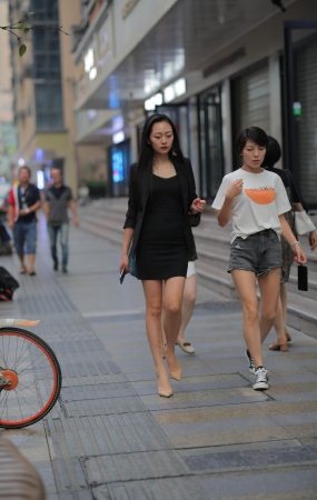 偶遇下班的成熟美女