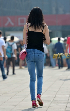 丰满牛仔