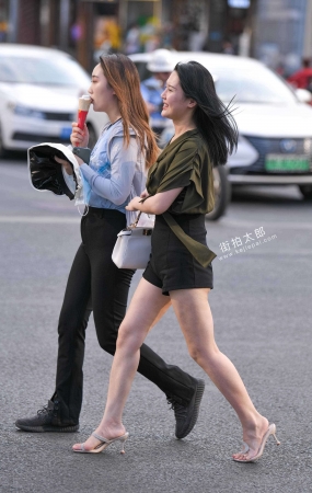 黑短裤月牙 21-08-03-76P
