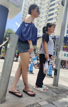 气质牛仔短裤大长腿