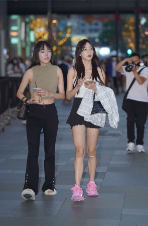 清秀美丽姐妹