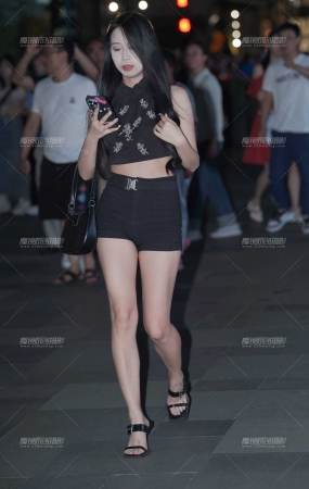 热裤小妹