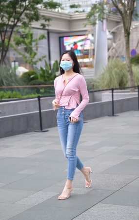 紧牛女子