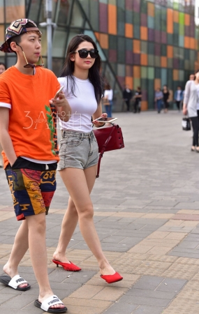 有点婴儿肥的热裤小妹-10P