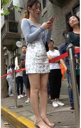 高腰花裙妹子