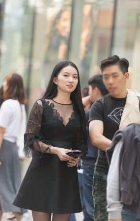 黑丝恨天高蕾丝裙美女