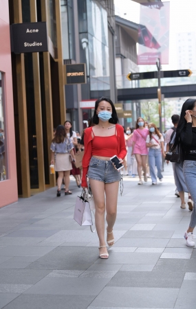 热裤美腿美女