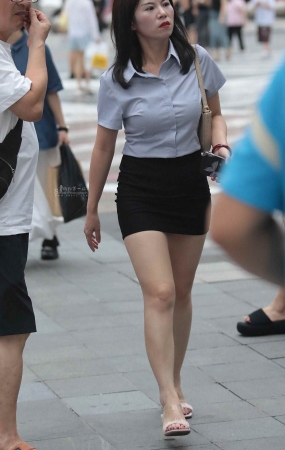 职业装街拍少妇