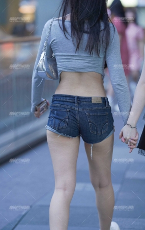 极品热裤美眉
