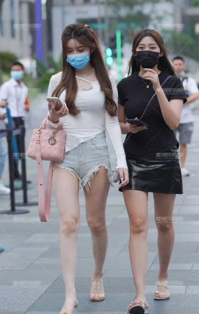 热裤大白腿