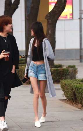 尖头凉拖热裤长腿美女-12P