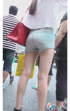 浅牛热裤丰腴美女