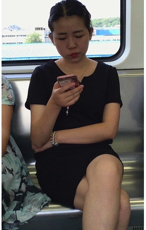 黑色OL制服短裙美女
