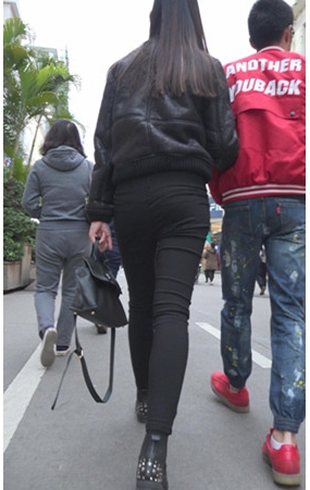 长腿黑裤妹子
