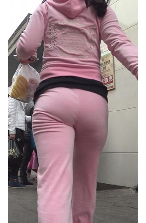 粉色套装妹子