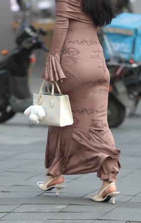 气质街拍高跟少妇