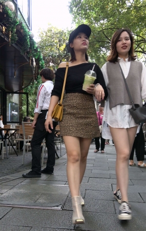 豹纹裙美女