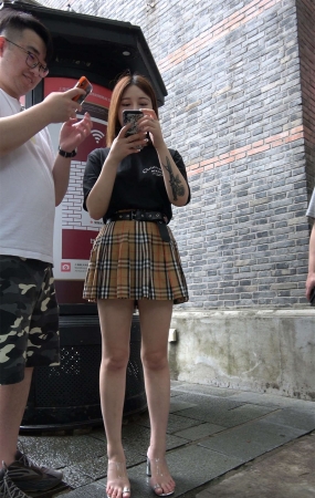 短裙美腿性感高跟鞋美女