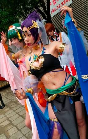 白嫩青春少女玩cosplay 身材很丰满