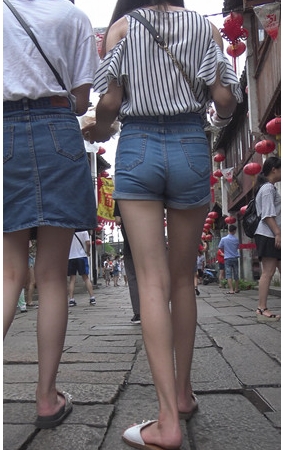 牛仔热裤女孩