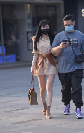 黄裙美女