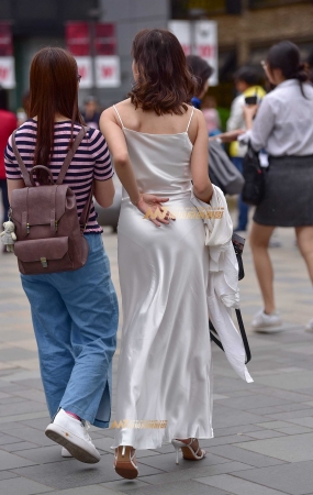 真丝吊带裙，清凉一夏！