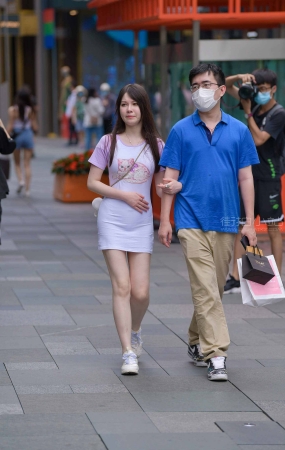 短裙小女友
